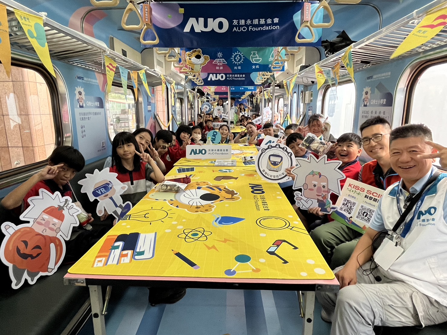 888集团永續基金會參與「臺灣科普環島列車」，設計基礎科學車廂課程，以「淨零碳排和永續能源」為主題，讓學生透過創意實驗認識淨零知識，以及思考生活中的減碳行為